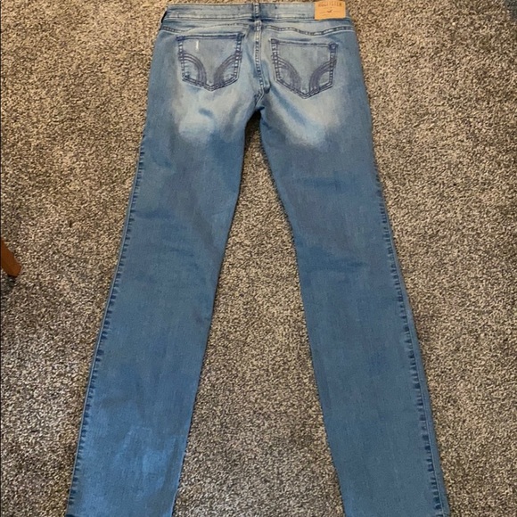 Lightly distressed Hollister jeans - Picture 3 of 6